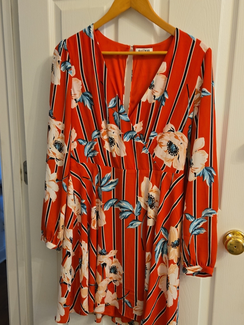 EUC Express Red Floral V-Neck Long Sleeve Dress